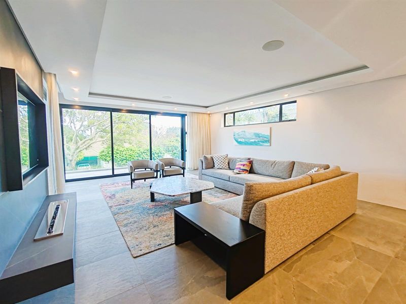 Luxurious Coastal Masterpiece in Camps Bay, Cape Town - Photo 5