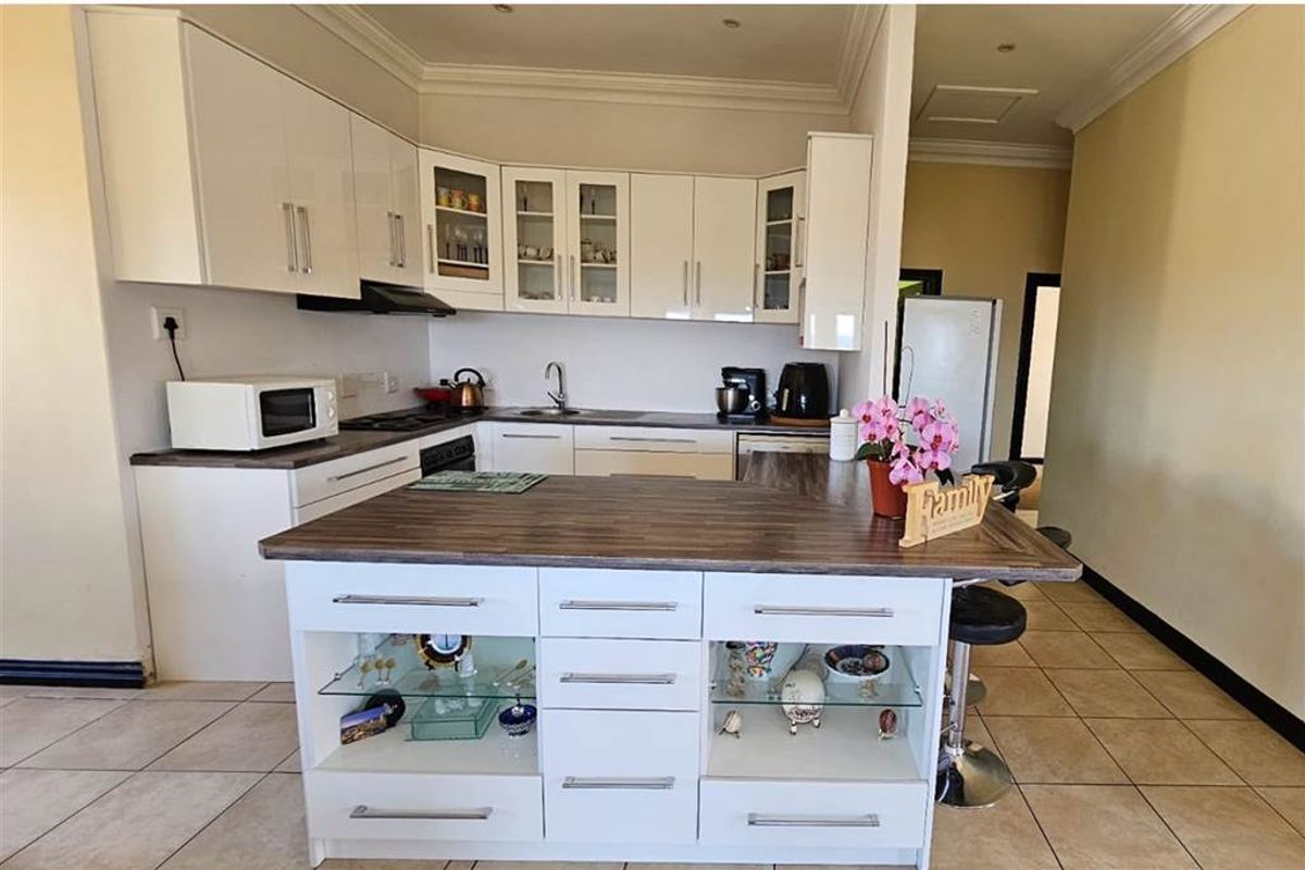 Townhouse For Sale in Camperdown, KwaZulu Natal - Photo 2