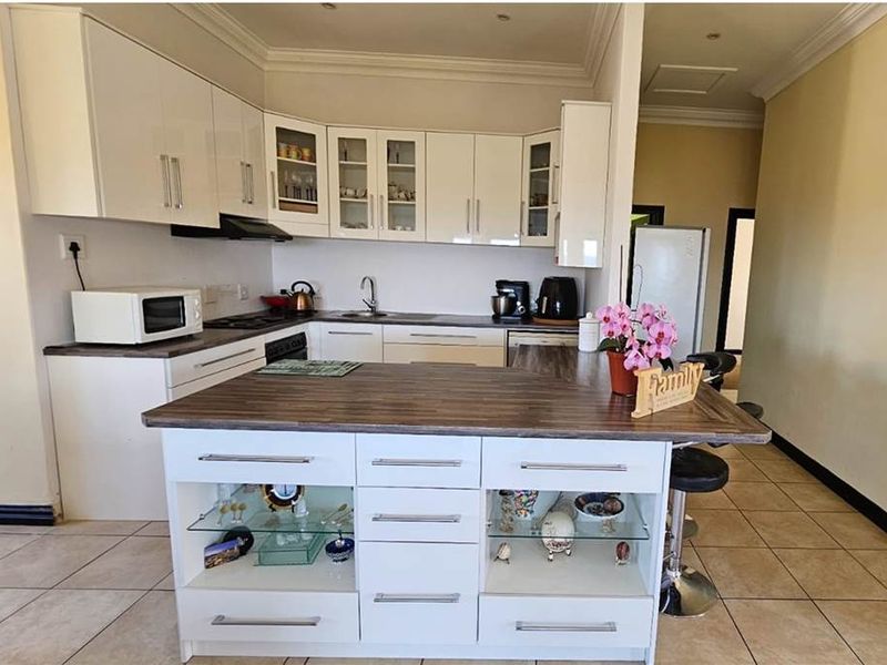 Townhouse For Sale in Camperdown, KwaZulu Natal - Photo 2