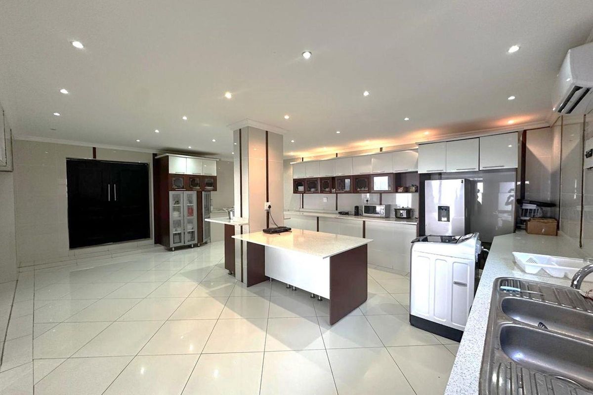 House For Sale in La Lucia, Umhlanga, KwaZulu Natal - Photo 3