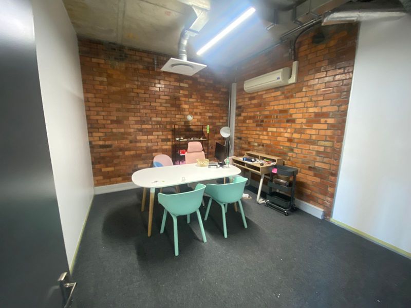 Offices To Let in De Waterkant - Photo 8