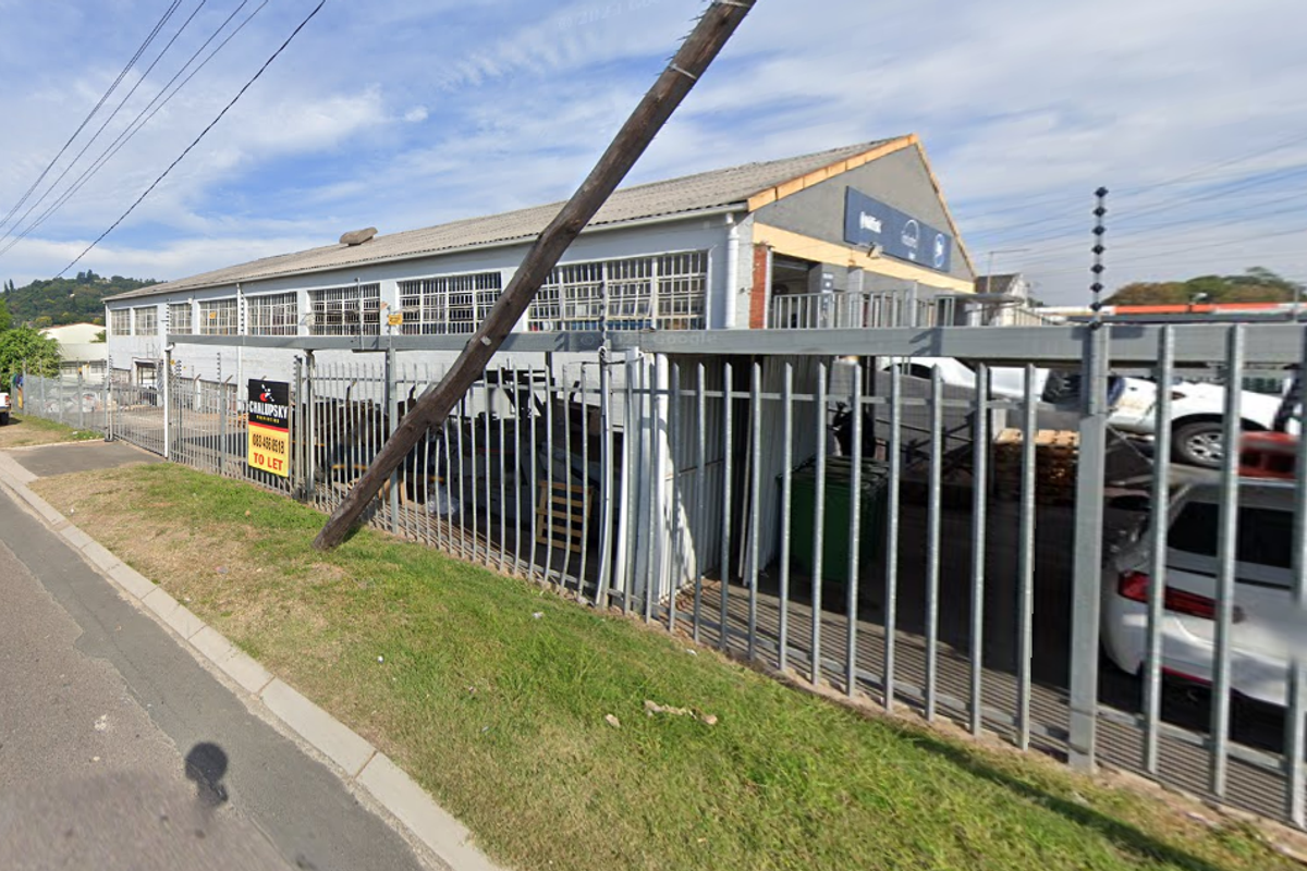 Sale opportunity of prime warehouse space. - Photo 4