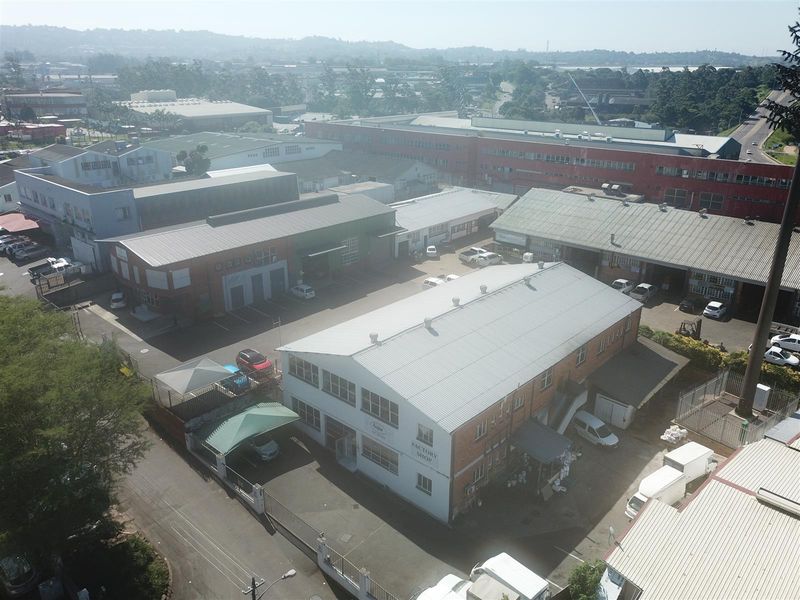 Sale opportunity of prime warehouse space. - Photo 2