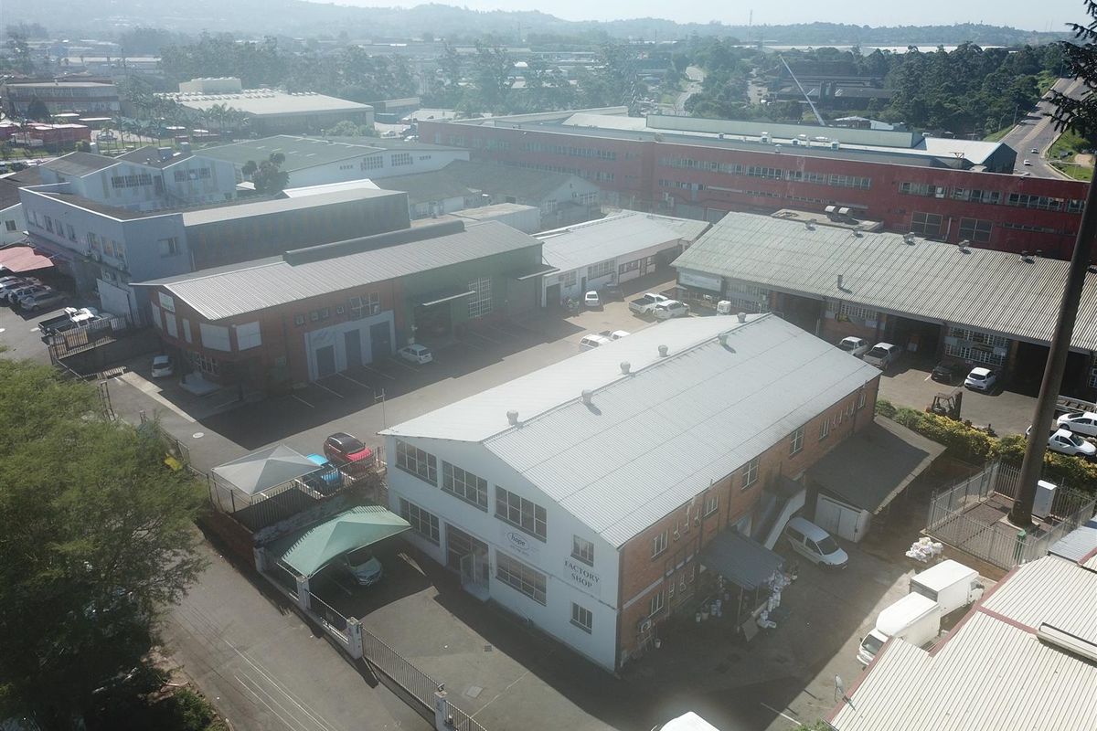 Sale opportunity of prime warehouse space. - Photo 2