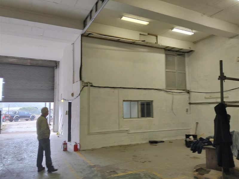 Warehouse to let or purchase on prime road facing location. - Photo 5