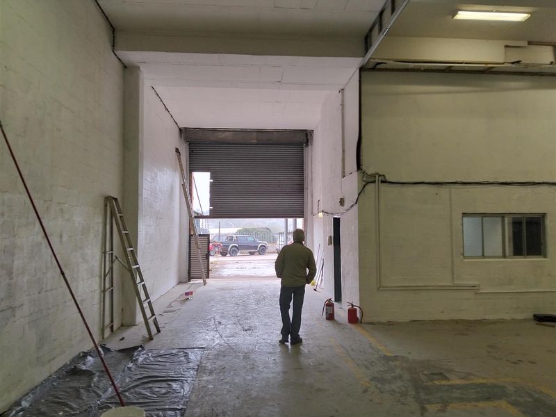 Warehouse to let or purchase on prime road facing location. - Photo 3