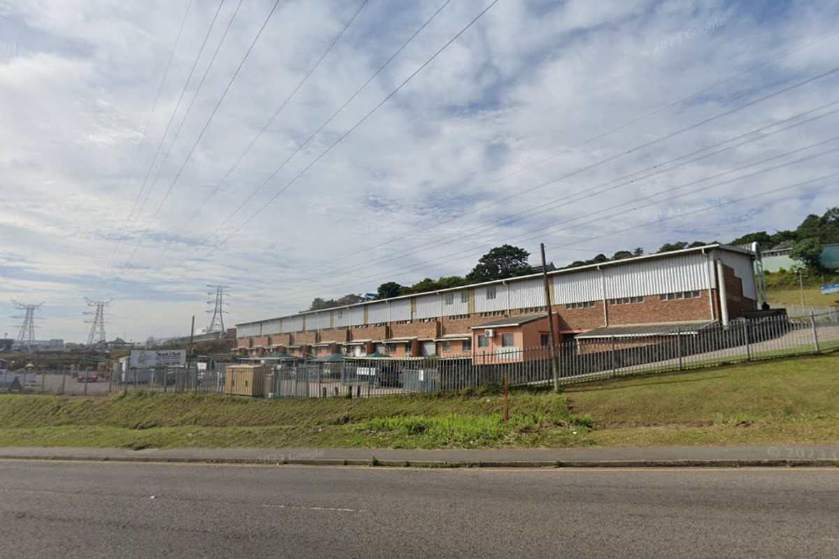 Warehouse to let or purchase on prime road facing location. - Photo 4