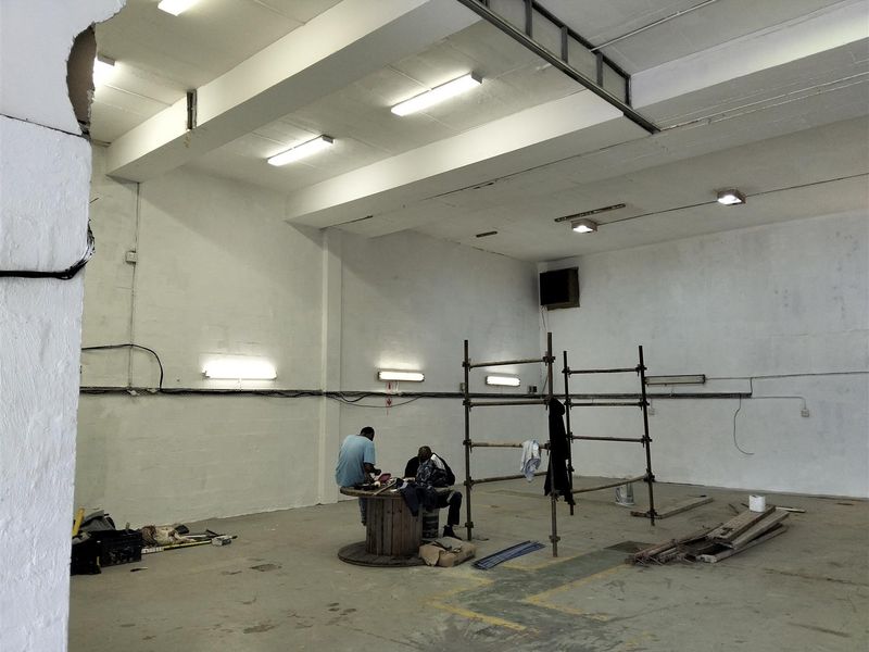 Warehouse to let or purchase on prime road facing location. - Photo 2