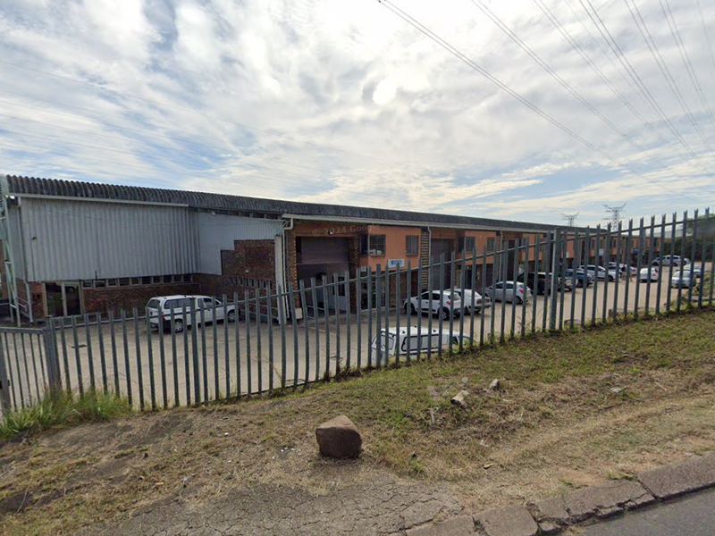 Price Reduced: Warehouse in secure park with private yard. - Photo 7