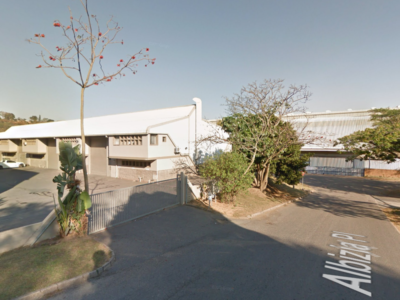 Highly sought after warehouse available to let. - Photo 5