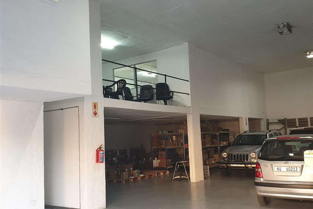 Highly sought after warehouse available to let. - Photo 3