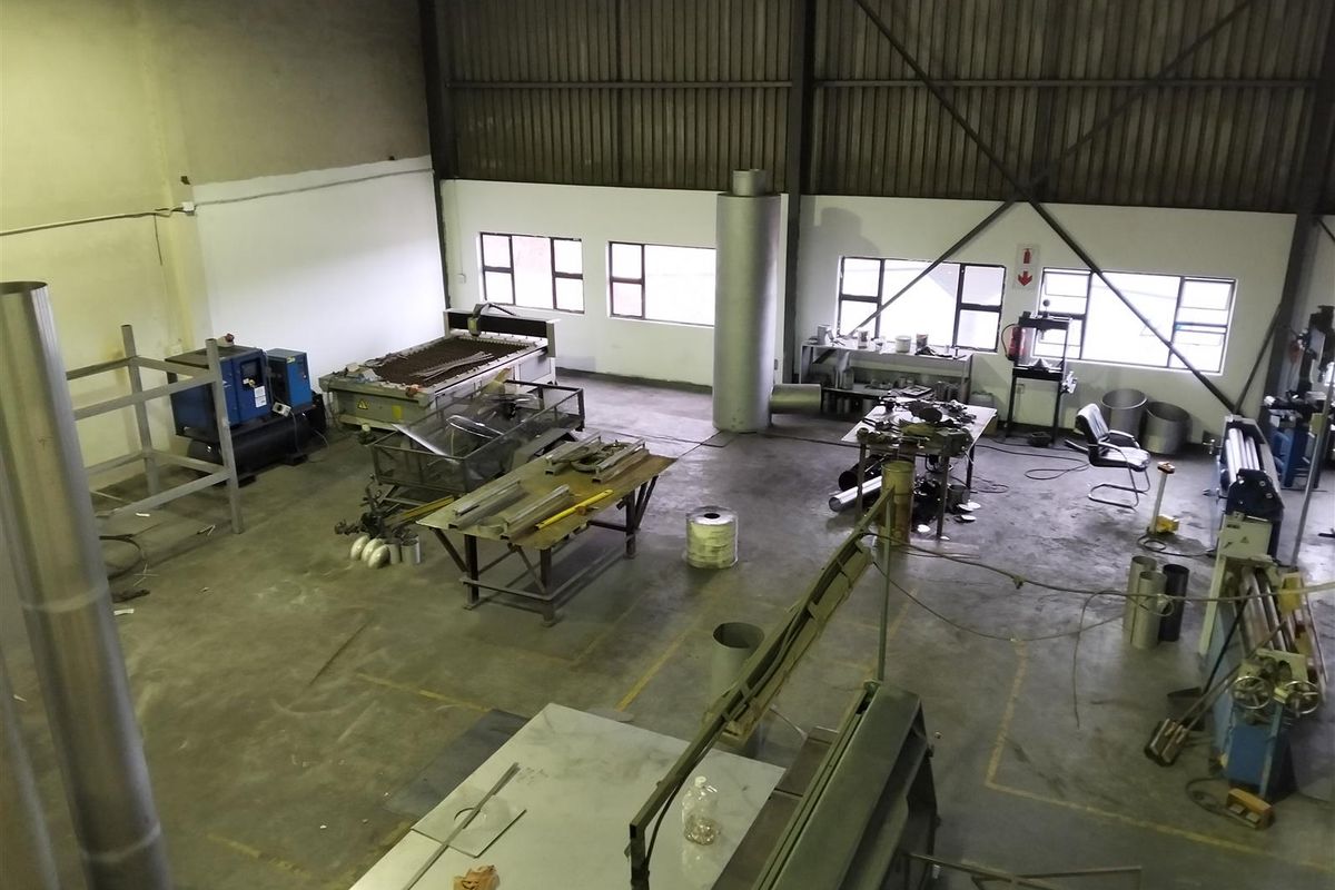 Highly sought after warehouse newly available. - Photo 2