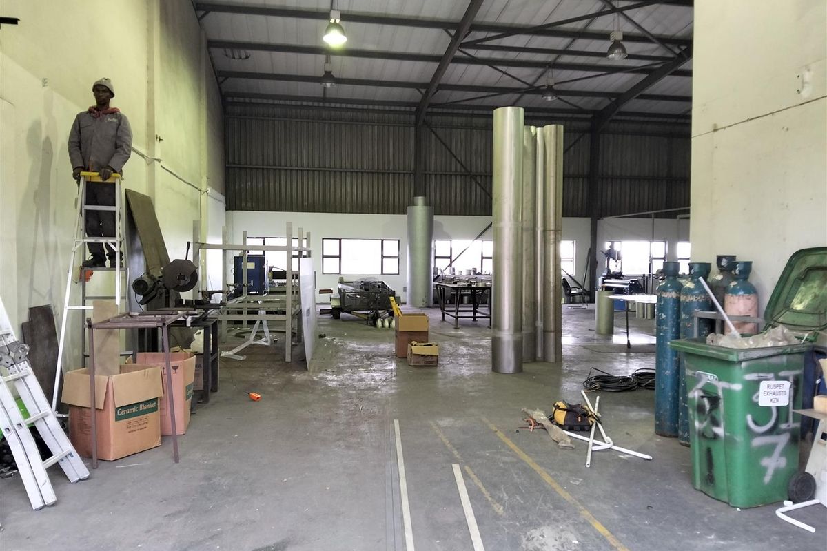 Highly sought after warehouse newly available. - Photo 3