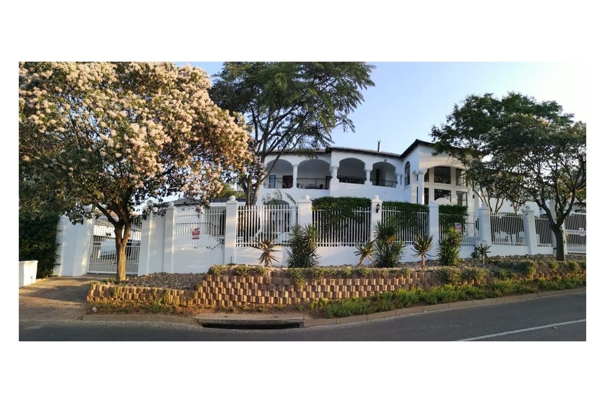 Upmarket 8 Bedroom Rental Apartment Block in Secure Prime Spot, Groenkloof - Photo 2