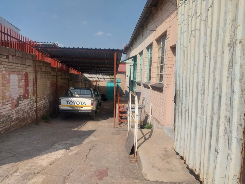 Factory for Sale in Lakeview Estate! - Photo 3