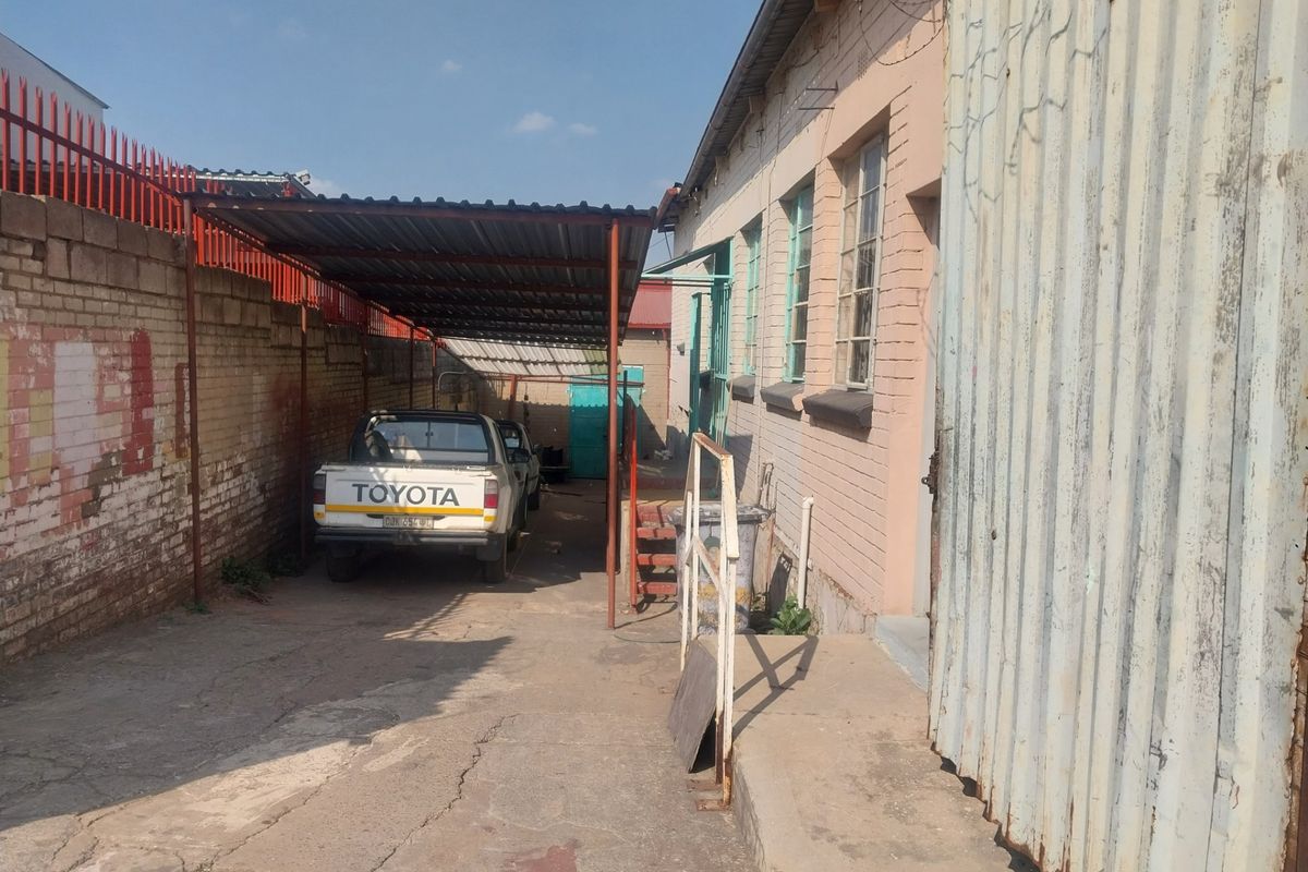 Factory for Sale in Lakeview Estate! - Photo 3