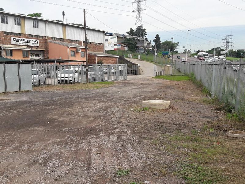 Secure Land with services to let. - Photo 5