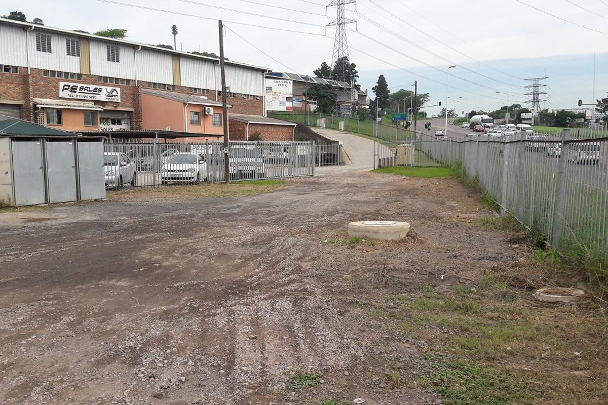 Secure Land with services to let. - Photo 5