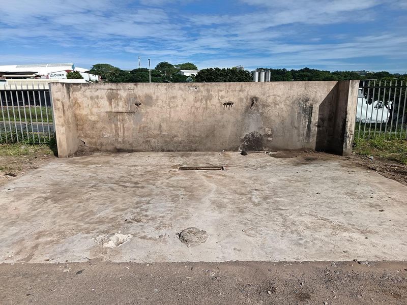 Secure Land with services to let. - Photo 4