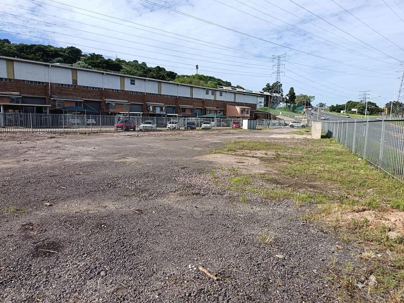 Secure Land with services to let. - Photo 3