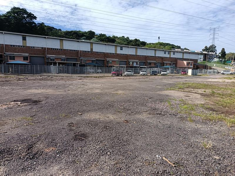 Secure Land with services to let. - Photo 7