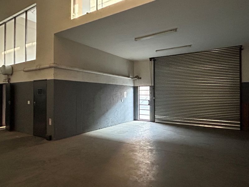 Prime 342sqm Industrial Unit To Let: High-Visibility Pomona Park with Full Truck Access - Photo 8