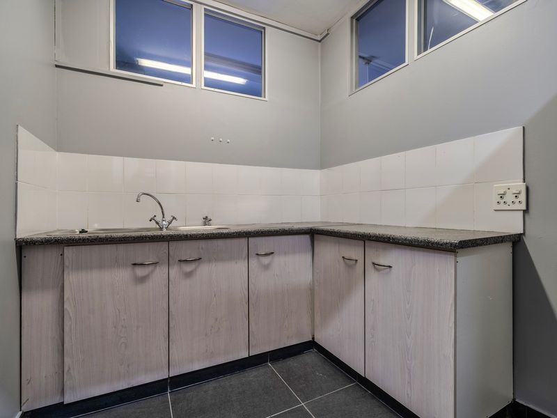 202m2 First-Floor Office | Urban Growth Park, Paarl - Photo 10