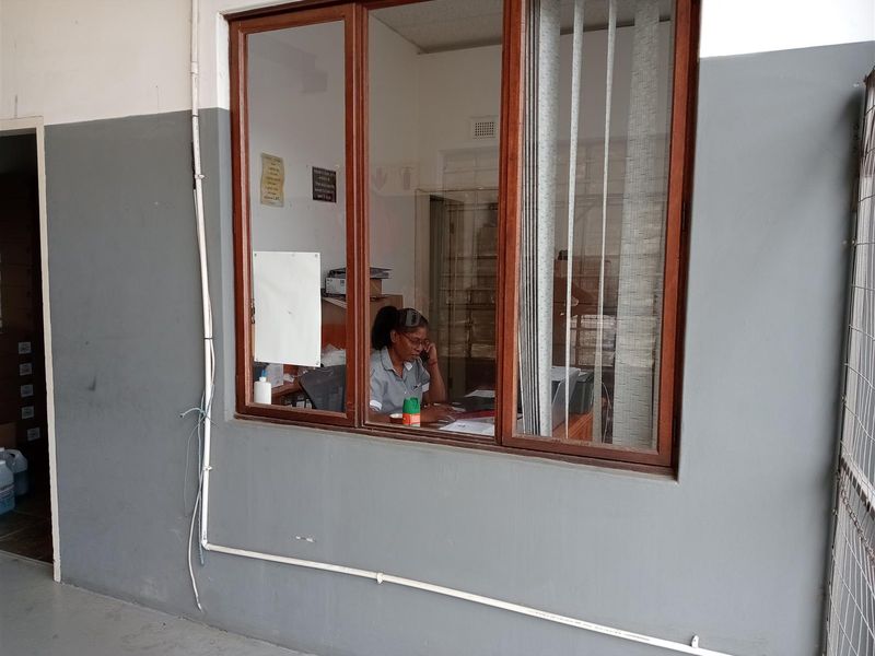 Massive power & superlink access-2 Fantastic warehouses = 1700m in secure central park. - Photo 10