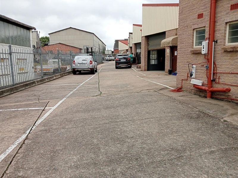 Massive power & superlink access-2 Fantastic warehouses = 1700m in secure central park. - Photo 8