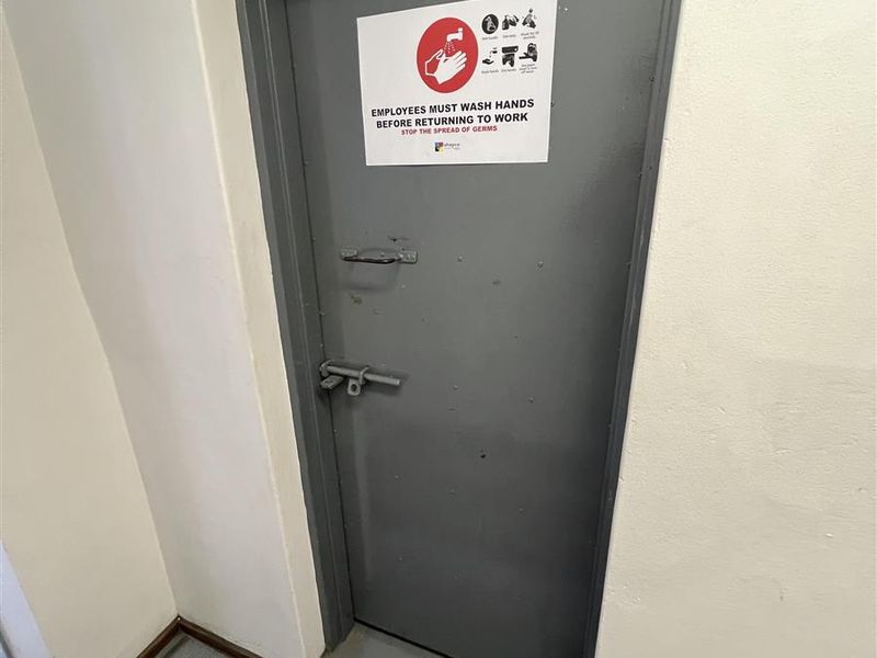 Massive power & superlink access-2 Fantastic warehouses = 1700m in secure central park. - Photo 6