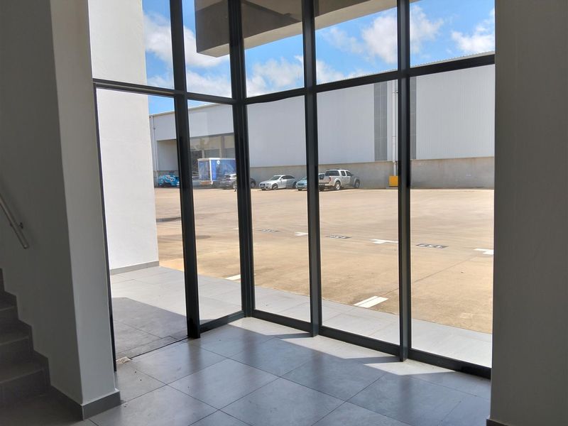 Secure modern warehouse to let. - Photo 6