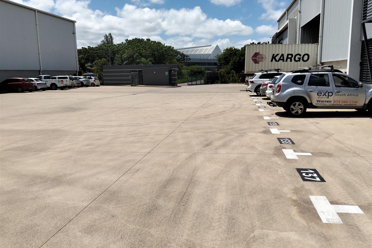 Secure modern warehouse to let. - Photo 3