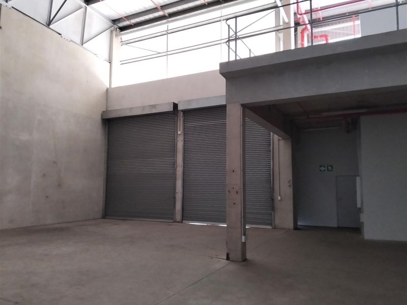 Secure modern warehouse to let. - Photo 10