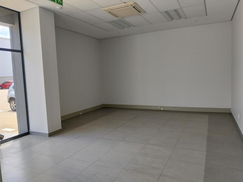 Secure modern warehouse to let. - Photo 8