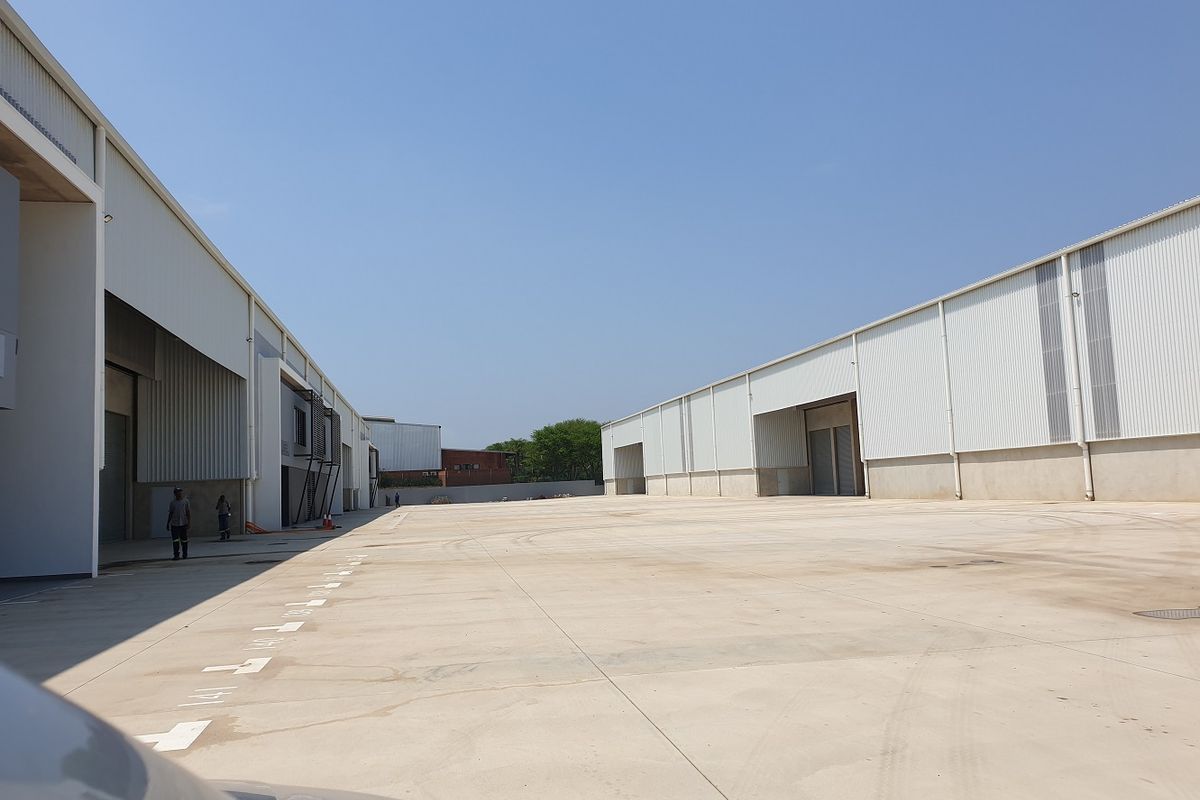 Secure modern warehouse to let. - Photo 2