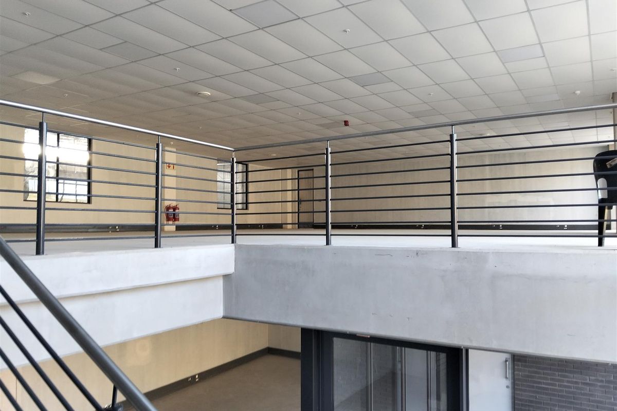 New Modern Warehouse Build on N2 Brickworks to let immediately. - Photo 3