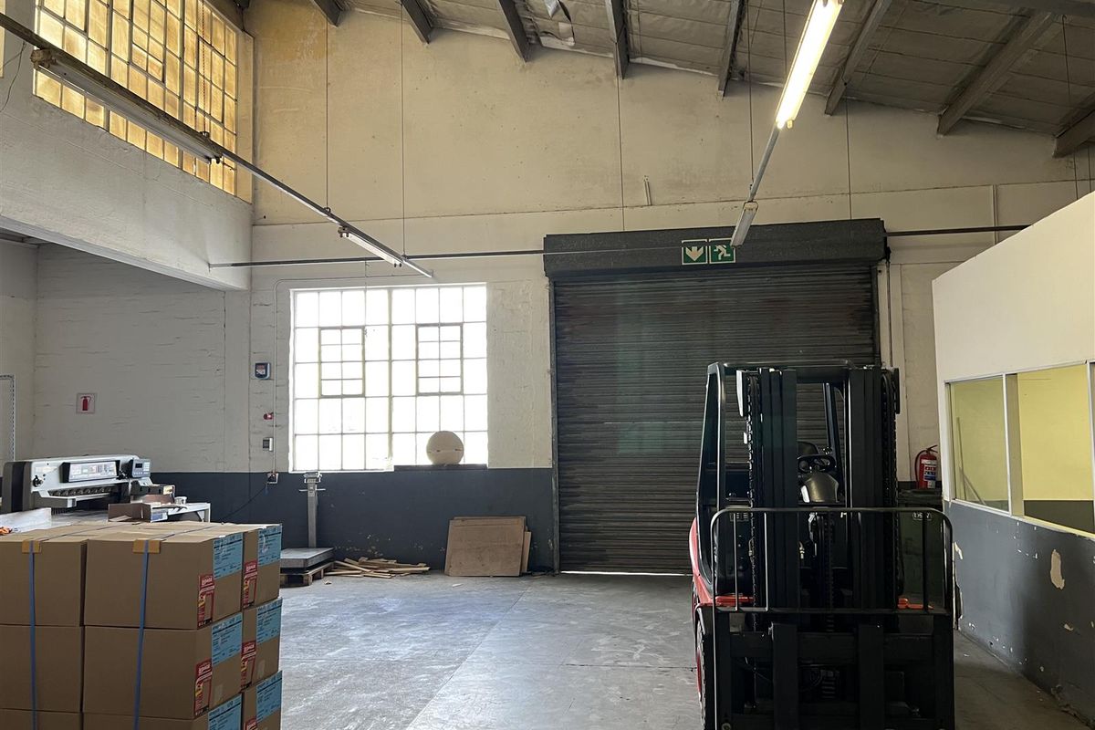Highly sought after warehouse newly available - Photo 3