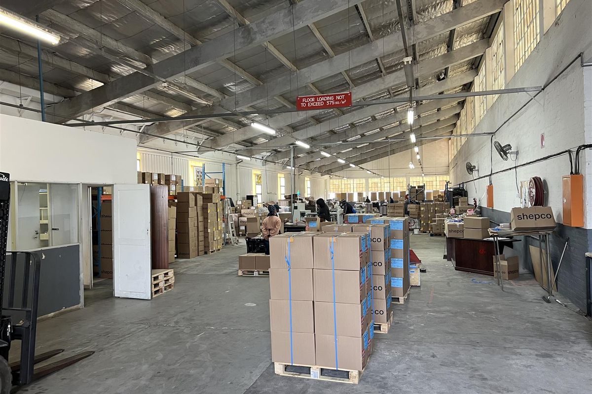 Highly sought after warehouse newly available - Photo 2