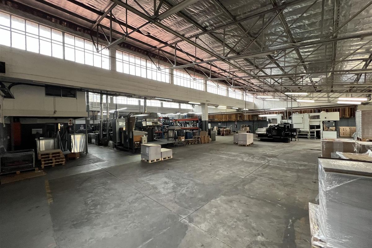 Great mini warehouse to let in secure park. - Photo 2