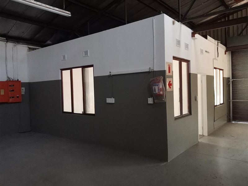 Great mini warehouse to let in secure park. - Photo 6