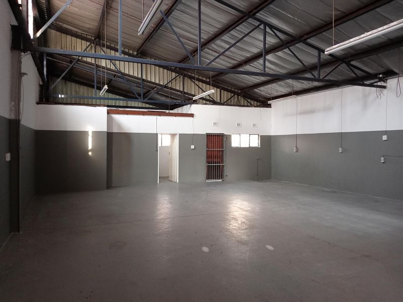 Great mini warehouse to let in secure park. - Photo 4