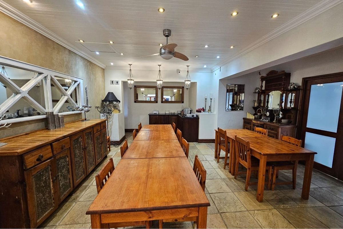 "Luxurious Guesthouse for Sale" - Photo 3