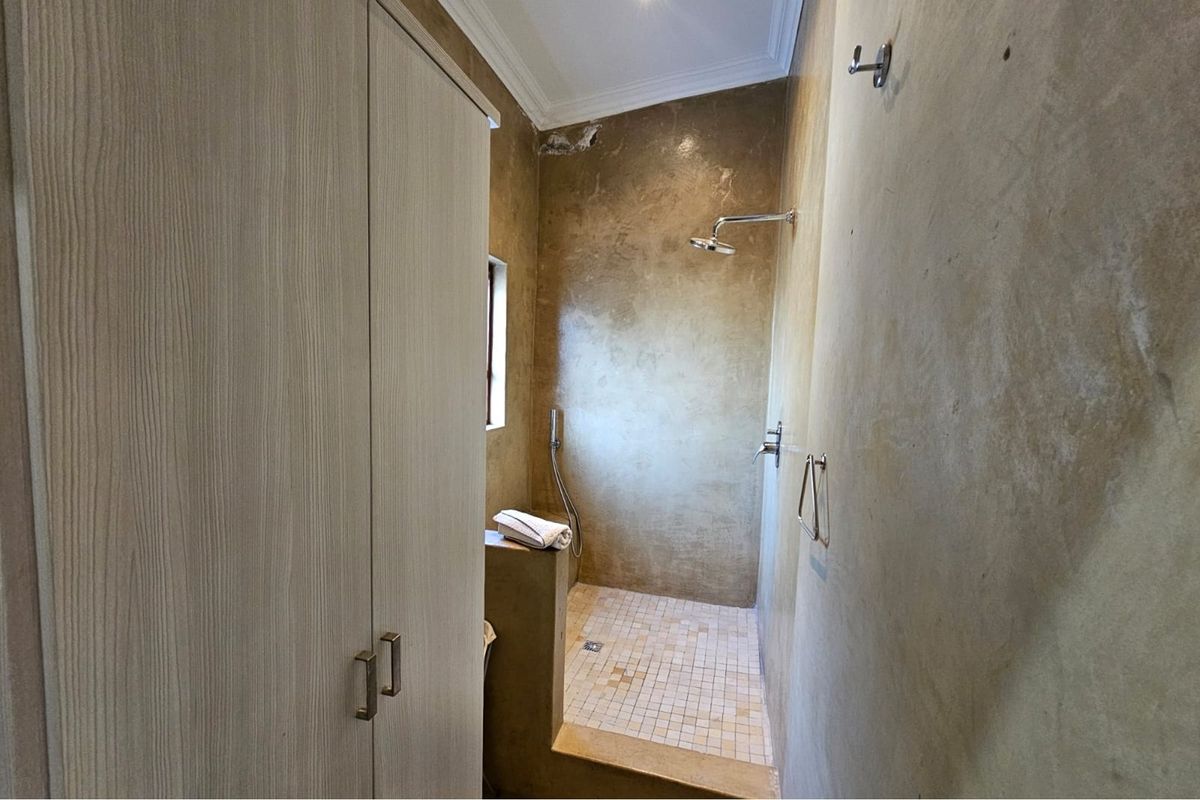 "Luxurious Guesthouse for Sale" - Photo 4