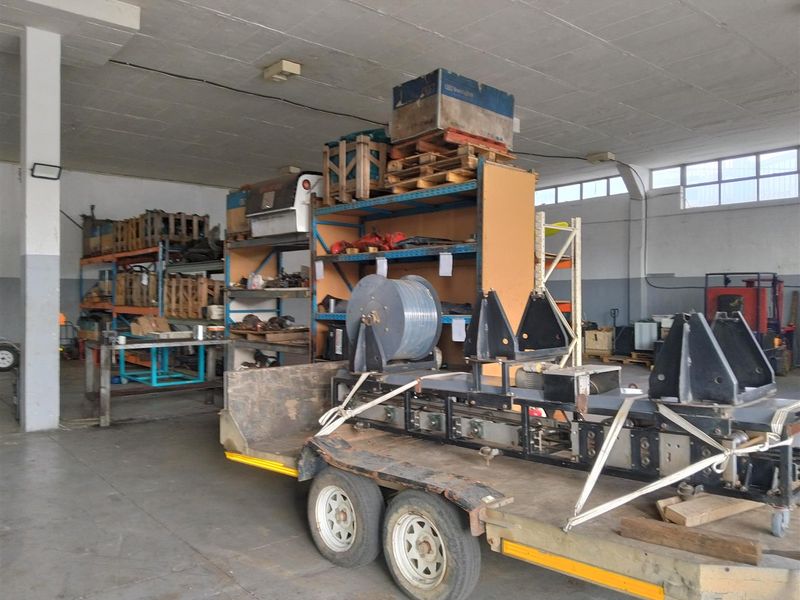 Incredible opportunity to occupy the most prime warehouse space available. - Photo 5