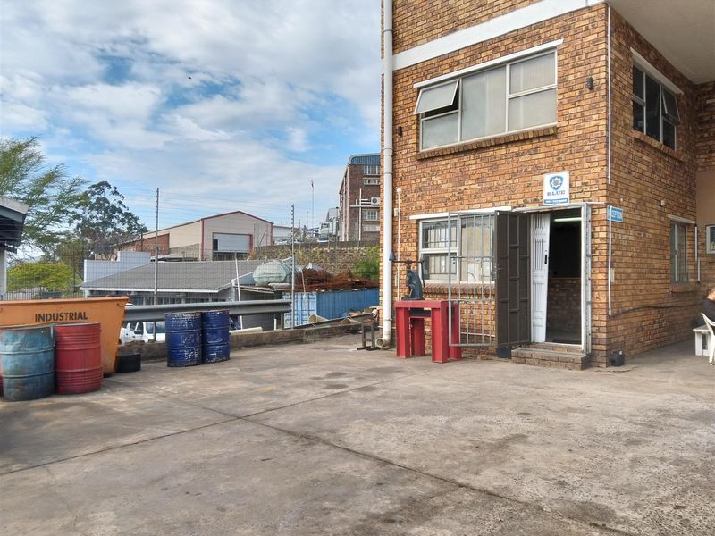 Incredible opportunity to occupy the most prime warehouse space available. - Photo 10