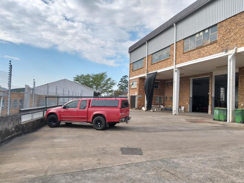 Incredible opportunity to occupy the most prime warehouse space available. - Photo 8