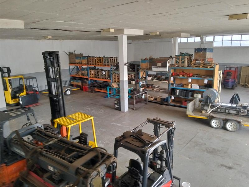 Incredible opportunity to occupy the most prime warehouse space available. - Photo 2