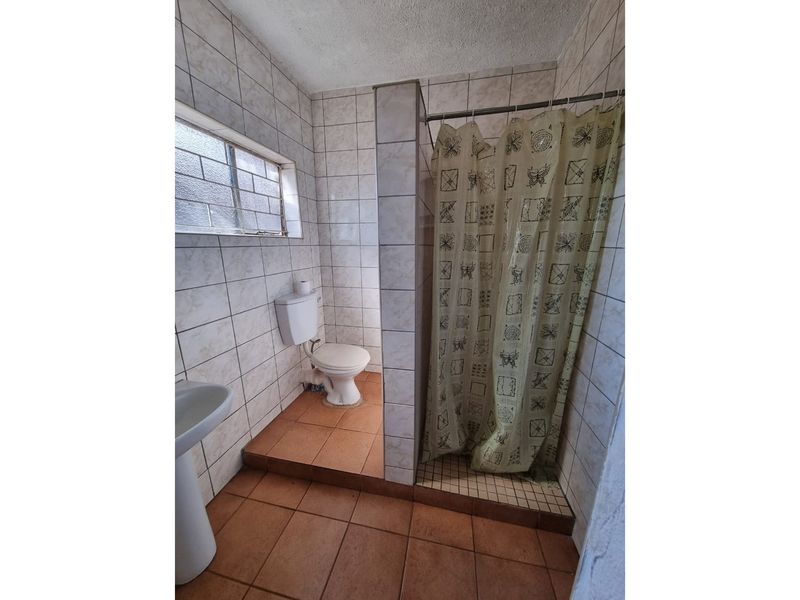 19 Room Luxury Guesthouse for Sale in Thohoyandou - Photo 9