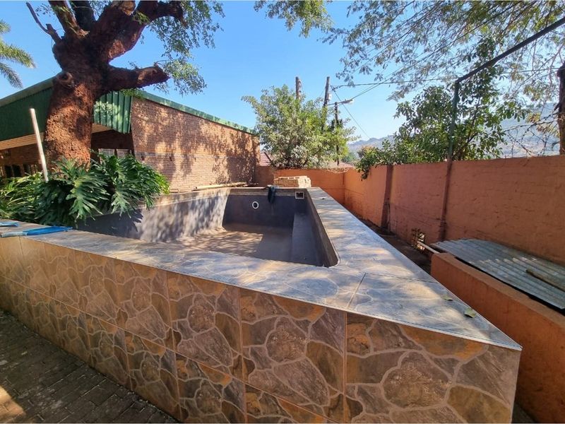 19 Room Luxury Guesthouse for Sale in Thohoyandou - Photo 7