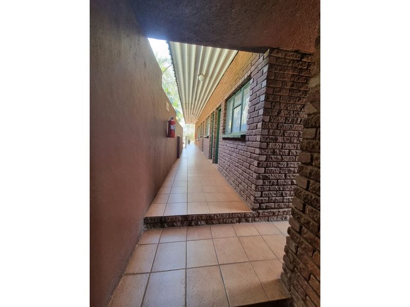 19 Room Luxury Guesthouse for Sale in Thohoyandou - Photo 8